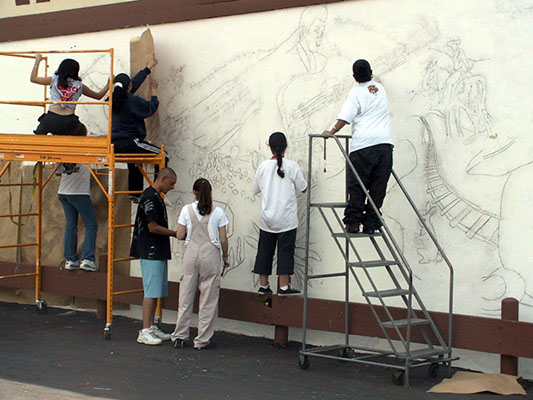 San Fernando High students drawing out the image